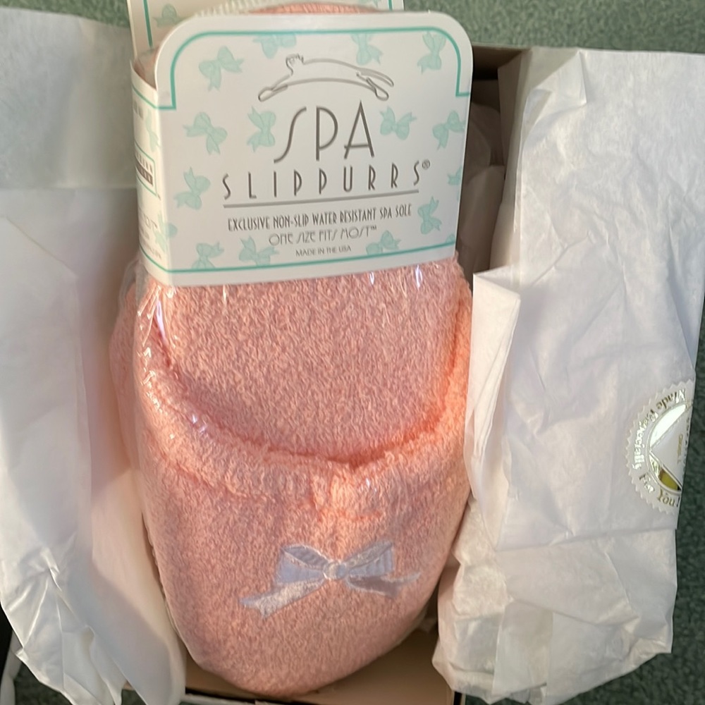 NWT packaged sealed spa slippers peach